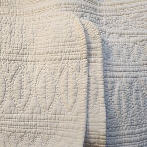 Queen size quilted bedspread